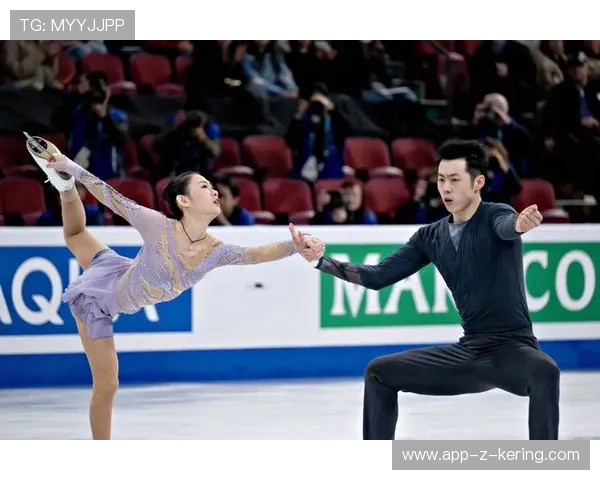 花样滑冰双人滑组合完成新难度动作,整体呈现更成熟 花样滑冰双人滑组合完成新难度动作,整体呈现更成熟